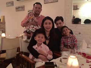 HH Hà Kiều Anh hạnh phúc đón sinh nhật tuổi 40 bên chồng con