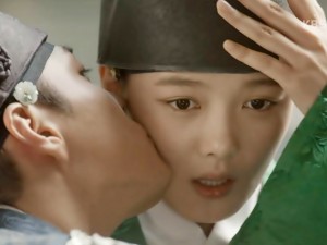 Mây họa ánh trăng tập 10: Vừa hẹn hò, Park Bo Gum đã bị ép cưới người khác