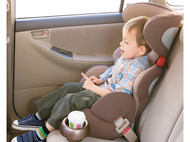 “Chấm điểm” chỗ ngồi an toàn cho bé trên xe ô tô