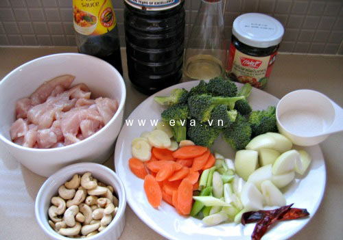 Thịt gà xào hạt điều kiểu Thái Thịt Gà Xào Hạt Điều Kiểu Thái