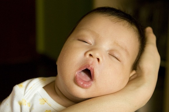 Kết quả hình ảnh cho vỠợ hơi cho bé