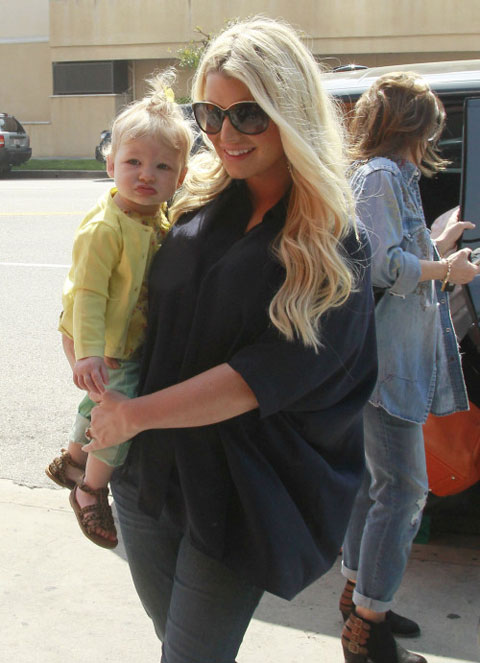 Cận Cảnh Con Gai Jessica Simpson