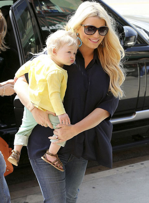 Cận Cảnh Con Gai Jessica Simpson