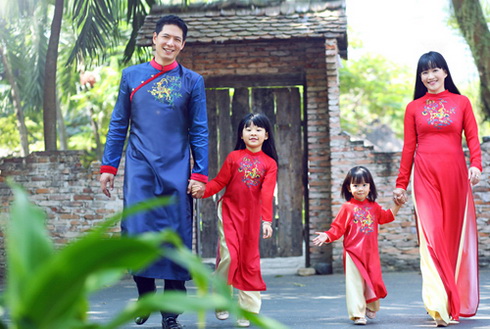 Áo dài: Áo dài Việt Nam là biểu tượng của vẻ đẹp và truyền thống văn hoá của dân tộc. Hãy chiêm ngưỡng những bức ảnh đẹp về chiếc áo dài trong những khung cảnh tuyệt đẹp sẽ khiến bạn thực sự tự hào về nền văn hoá Việt Nam.