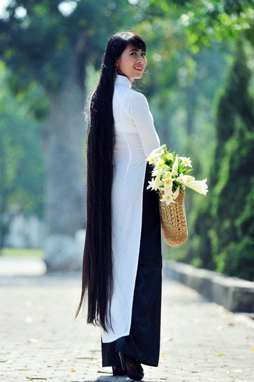 Ngắm bộ ảnh chụp mái tóc dài nhất Việt Nam  Tuổi Trẻ Online