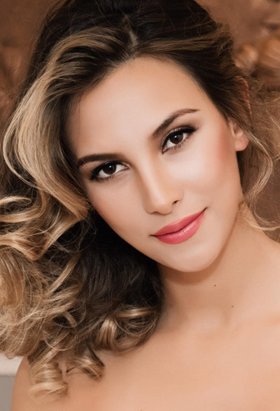 Hoa hậu Venezuela thích thú trải nghiệm dịch vụ làm đẹp tại Việt Nam