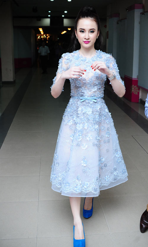 Top đẹp tuần Angela Phương Trinh xứng điểm 10 với đầm tiểu thư