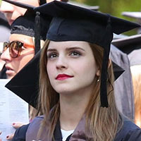 Emma Watson đẹp như tranh ở lễ tốt nghiệp