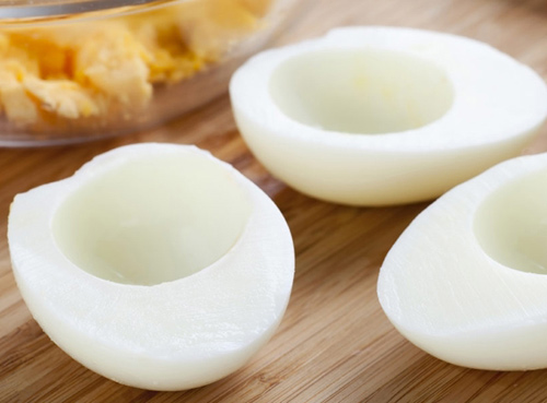 Lòng trắng trứng làm bánh quy hạnh nhân cuộn siêu giòn