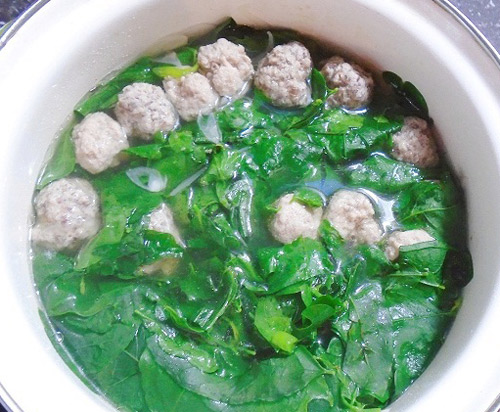 Canh rau ngót nấu thịt băm món ăn giải nhiệt cho mùa hè oi bức
