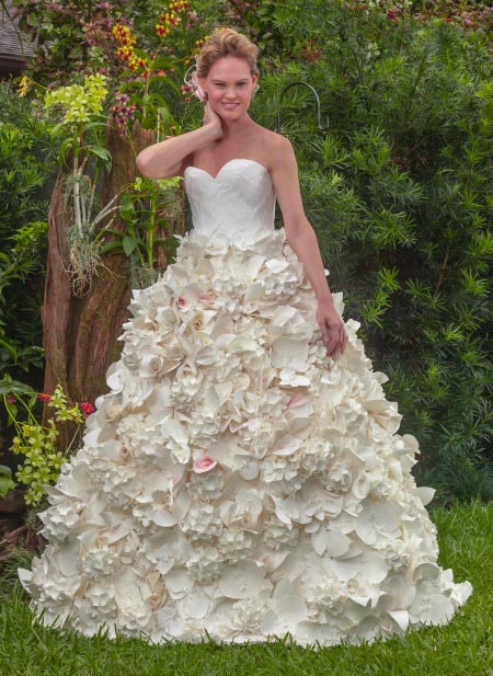 Thi làm váy cưới bằng giấy vệ sinh