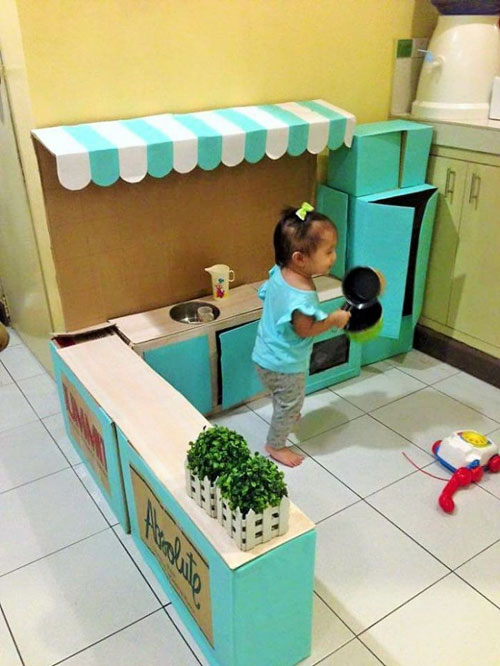 Nhà bếp từ thùng giấy cho bé đẹp ngang ngửa đồ chơi tiền triệu
