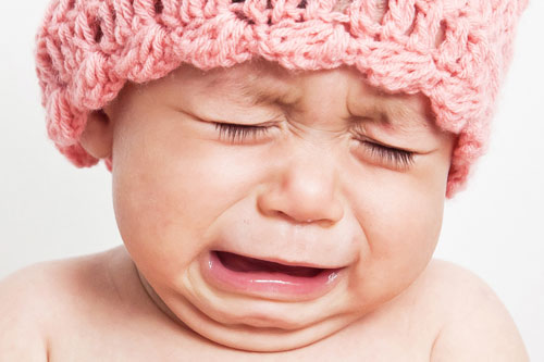10 mẹo hữu ích dỗ trẻ sơ sinh nín khóc ngay lập tức - 1