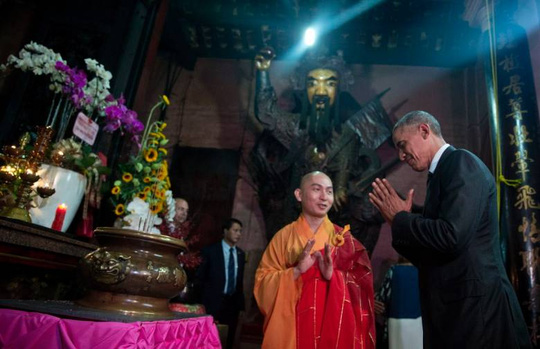 Kết quả hình ảnh cho obama thÄm chùa ngá»c hoà ng