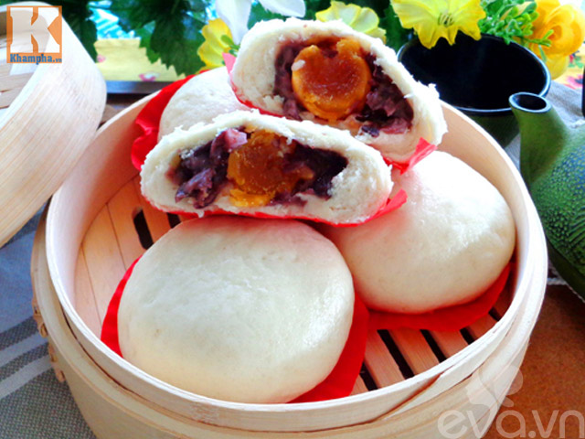 Bánh bao nhân đậu đỏ trứng muối siêu hấp dẫn