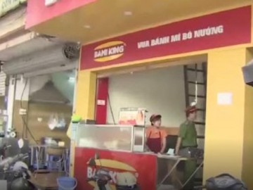 Phát hiện cửa hàng bánh mì nổi tiếng ở Hà Nội dùng nguyên liệu hết hạn sử dụng