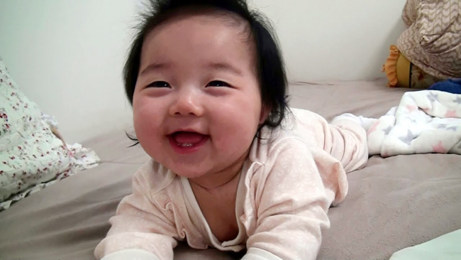Nổi tiếng từ clip cô bé ngủ gật dễ thương, nhóc Yerin Park được cư dân mạng đặc biệt yêu thích.
