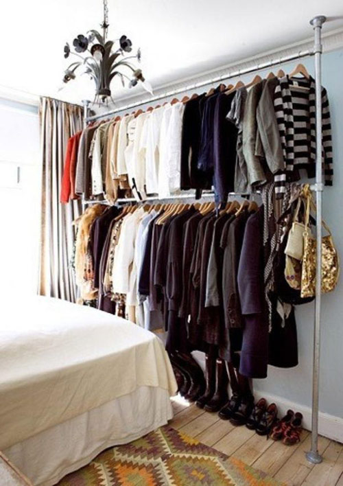 Tủ quần áo mở lý tưởng cho phòng ngủ nhỏ