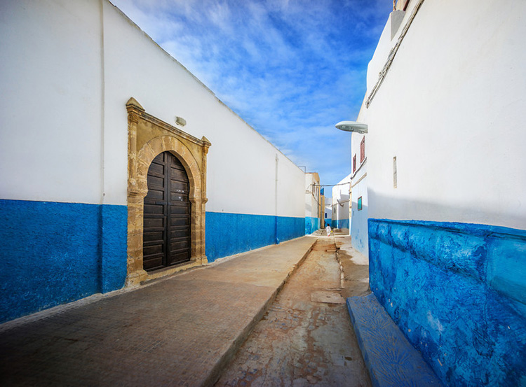 Con đường màu xanh ở Rabat - thủ đô của Ma-rốc.
