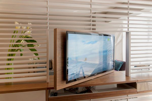 Kệ TiVi xoay hiện đại: Kệ TiVi xoay hiện đại sẽ là sự lựa chọn hoàn hảo cho ngôi nhà của bạn. Không chỉ giúp tối ưu hóa không gian sử dụng, kệ TiVi xoay còn mang đến vẻ đẹp hiện đại, tinh tế cho không gian phòng khách của bạn. Với khả năng xoay linh hoạt, bạn có thể dễ dàng thay đổi góc nhìn khi xem TV mà không cần phải di chuyển tivi.