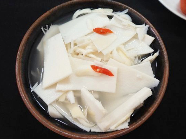 Tự làm măng muối chua đơn giản, không bị màng