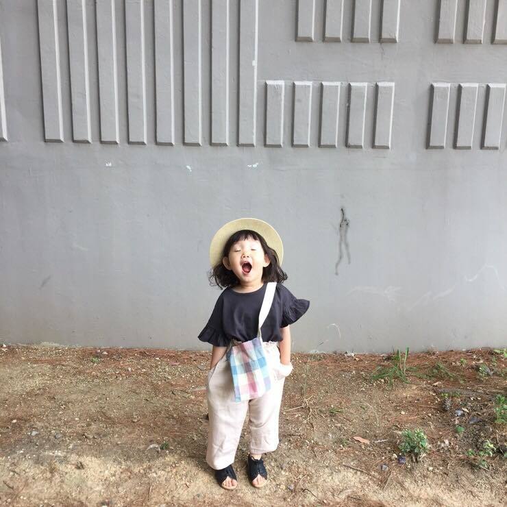 Khám phá những bức ảnh em bé gái Hàn Quốc với gương mặt xinh xắn, đáng yêu và đầy sức sống. Họ sẽ đem lại cho bạn sự tự hào và hạnh phúc khi được coi là \