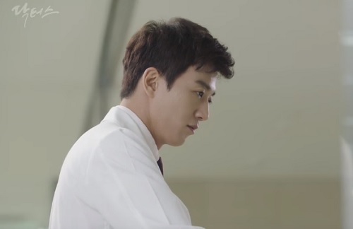 quot;Chuyện tình bác sĩquot; tập 10: Kim Rae Won bất ngờ chọc giận bạn gái - 6