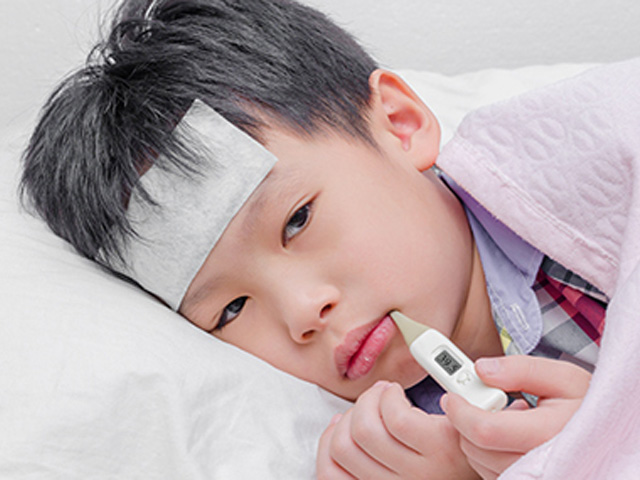 7 điều bố mẹ cần nắm rõ khi trẻ bị sốt