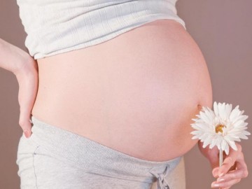 Mách mẹ bầu cách chống rạn da khi mang thai