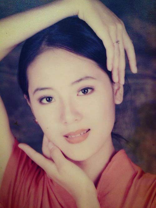 Cùng ngắm nhìn ảnh ngây thơ của Phương Linh để hiểu rõ hơn về quá khứ và hành trình trưởng thành của cô nàng: từ một cô bé trong sáng đến nữ ca sĩ nổi tiếng.
