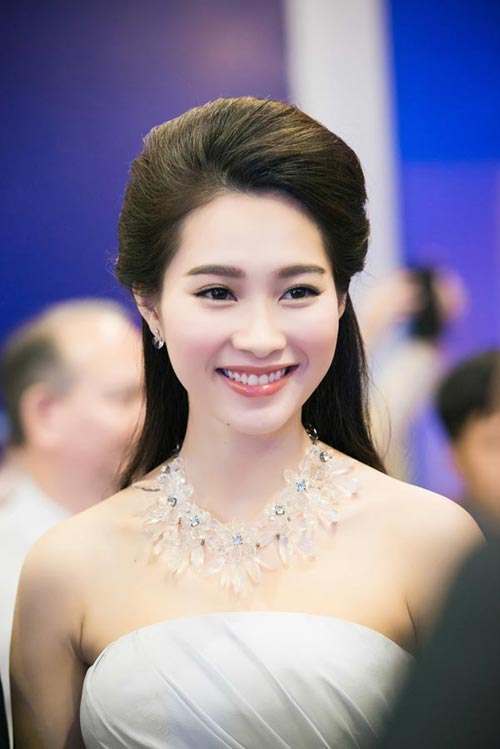 Hoa hậu Đặng Thu Thảo xinh như tiên nữ giáng trần