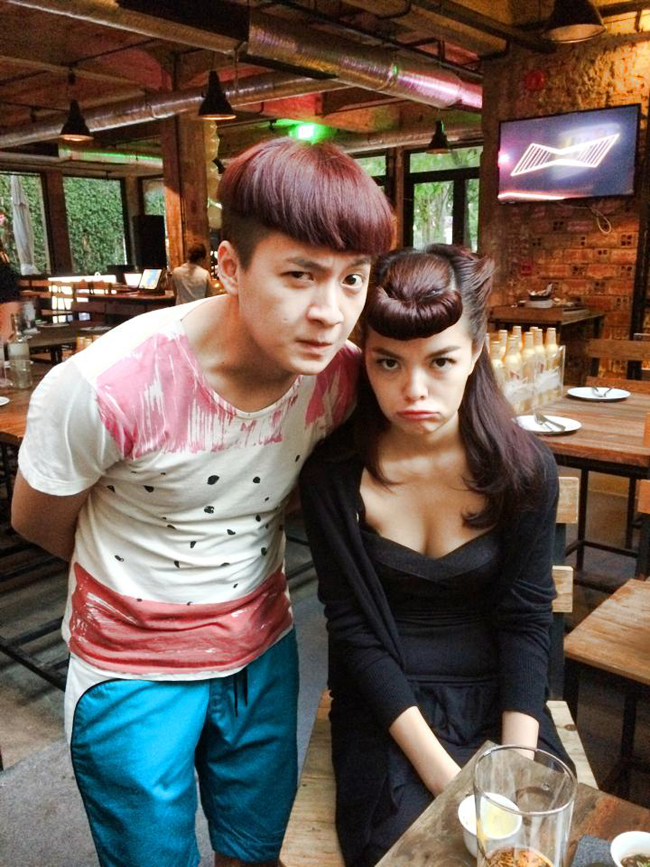 Xuất hiện trong phim Chàng trai năm ấy cùng bạn diễn Ngô Kiến Huy, Phạm Quỳnh Anh thật nhí nhảnh với mái tóc “ngố” độc và lạ mắt. 
