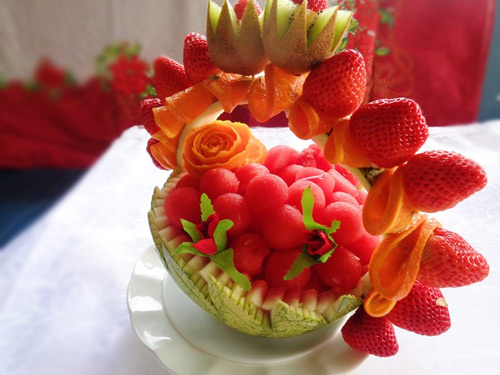 Tỉa giỏ hoa quả trang trí cực đẹp và sang trọng, có thể khiến bất kì ai cũng phải ngưỡng mộ. Hãy xem hình ảnh liên quan đến từ khóa này để tìm hiểu thêm về cách tỉa giỏ hoa quả tuyệt đẹp!