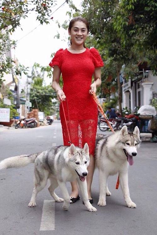 Lâm Chi Khanh và cún cưng của cô ấy là một bức hình tuyệt đẹp với sự ngọt ngào, ngây ngô và đầy tình yêu. Con chó nhỏ nhắn và chủ nhân xinh đẹp này chắc chắn sẽ làm xiêu lòng bao người.