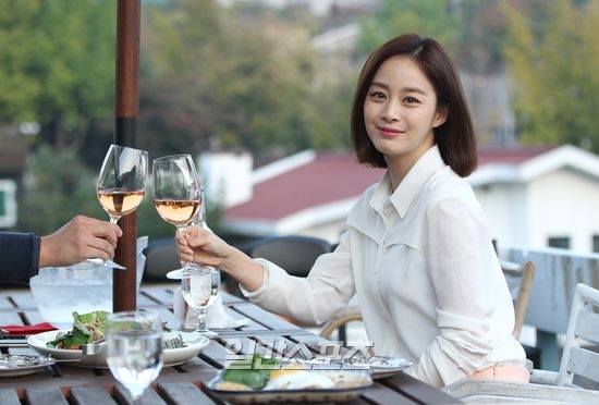 Kim Tae Hee thừa nhận có gặp gỡ bố Bi Rain