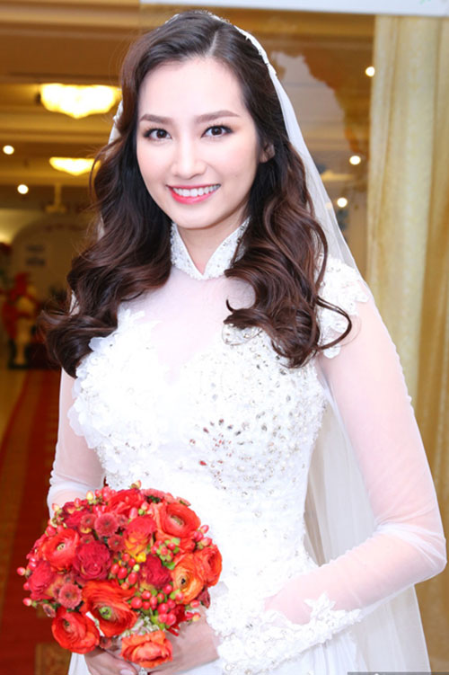 Học sao Việt những xu hướng thời trang cho cô dâu 2020 cực sành điệu