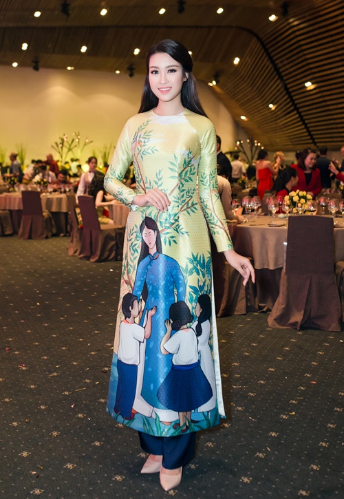 Hoa hậu mỹ linh thướt tha với tà áo dài