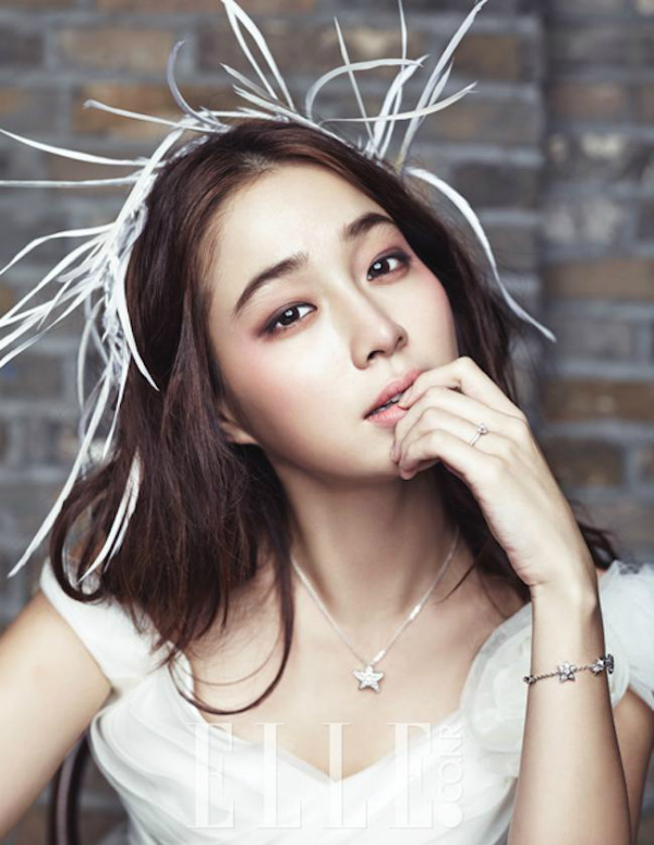 Lee Min Jung: Cô vợ giàu đức hy sinh hay vô cùng ngốc nghếch của showbiz  Hàn?
