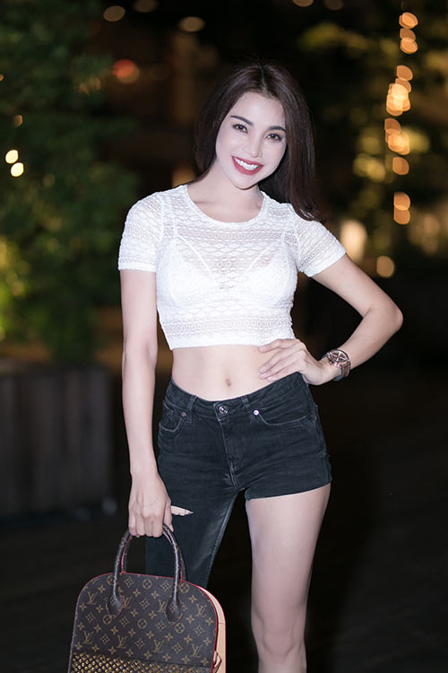 Đây là lý do khiến Elly Trần bất ngờ xuất hiện với thân hình
