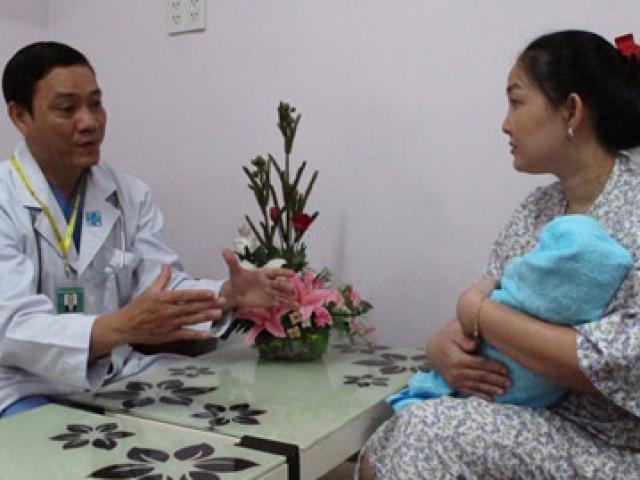 Quá kiêng cữ sau sinh, mẹ và bé dễ mắc bệnh gì?