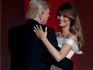 Phu nhân Tổng thống Donald Trump hạnh phúc khi váy được trưng bày tại Bảo tàng