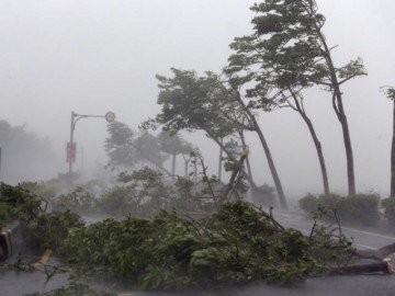 Bão số 12 sắp đổ bộ: Quảng Nam-Khánh Hòa đang mưa to, rủi ro thiên tai tăng lên cấp 4
