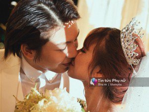 Chú rể Kelvin Khánh trao cho bà xã Khởi My nụ hôn nồng nàn trong tiệc cưới