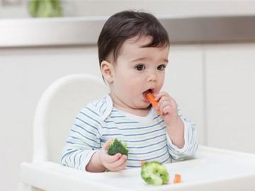 Nguyên nhân bé ăn nhiều rau mà vẫn bị táo bón