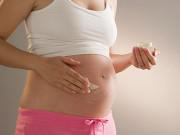 Bị dị ứng khi mang thai 3 tháng đầu có nguy hiểm không?