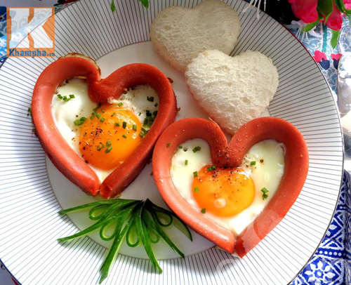Xúc xích bọc trứng trái tim cho valentine