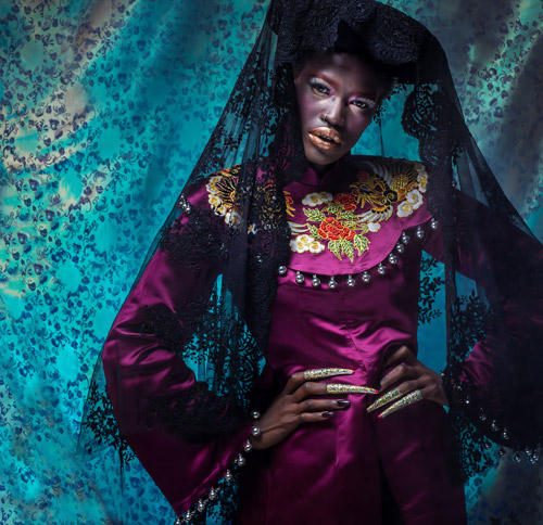 Người mẫu Châu Phi tự hào và xúc động khi mặc áo dài Việt cổ