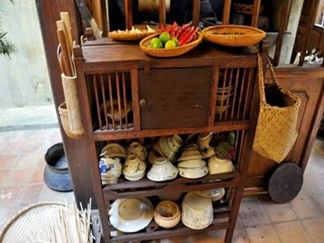 Trở về tuổi thơ với hình ảnh những chiếc chạn bát cũ kĩ thần thánh
