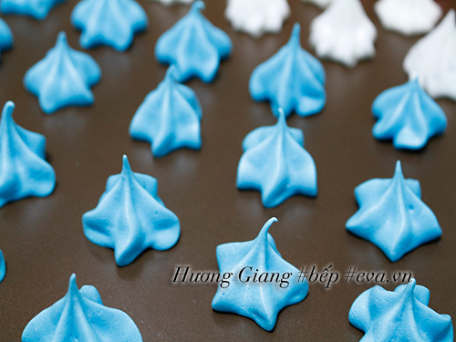 Cách triển khai bánh Meringue và ngọt ngào và lắng đọng Tính từ lúc tròng white trứng