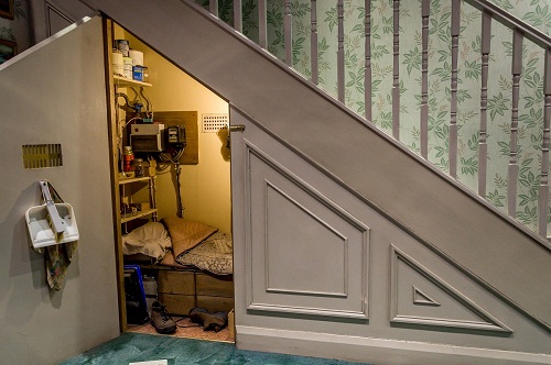 Cách bố trí cầu thang trong nhà như ông chú của Harry Potter để ...